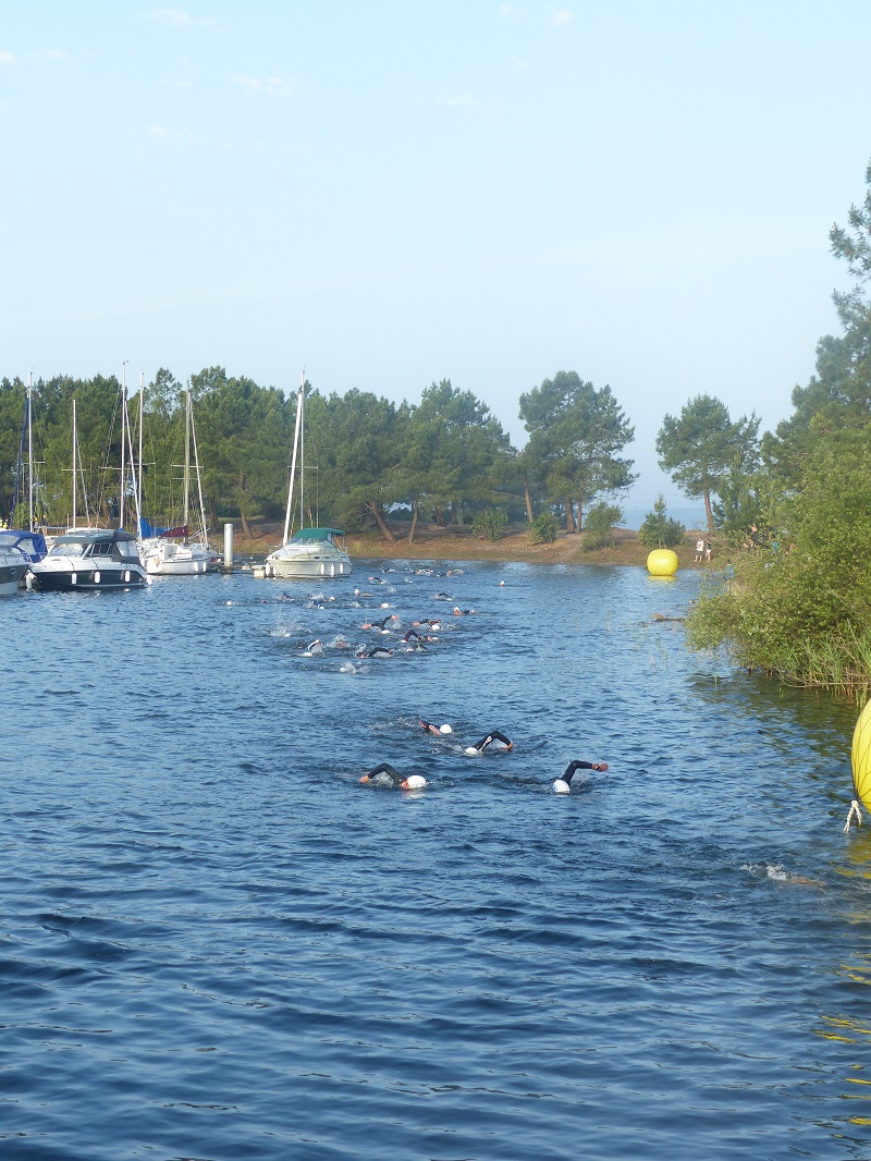 L'arrivée des concurrents au porte d'Hourtin après 1h de course